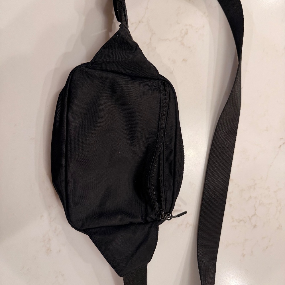 Lululemon Everywhere Belt Bag 1L Black Adjustable Crossbody Fanny Pack - Picture 5 of 5